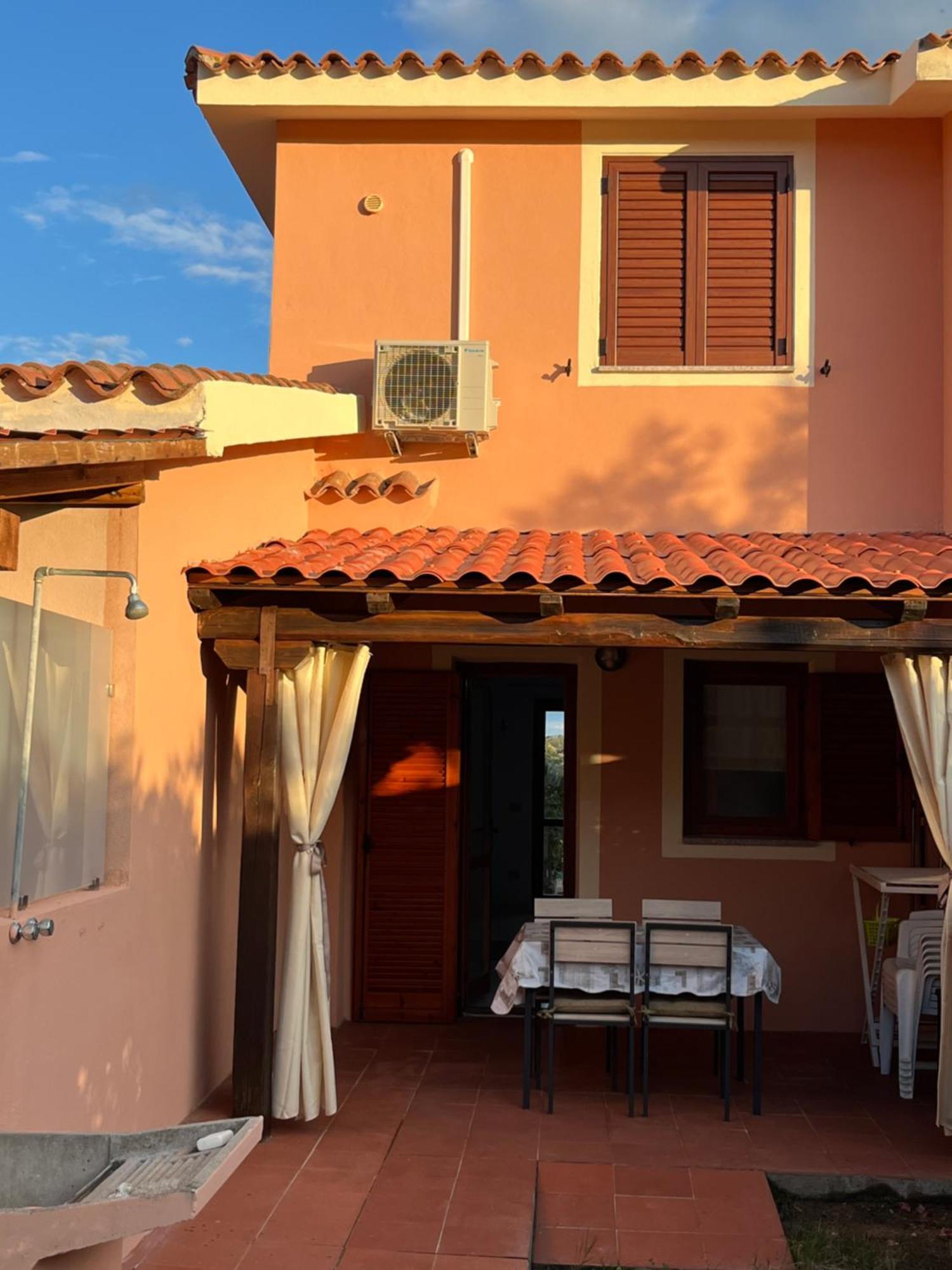 Casa Sviluppata Su Due Piani Con Doppia Veranda E Parcheggio Privato San Teodoro  Exteriér fotografie
