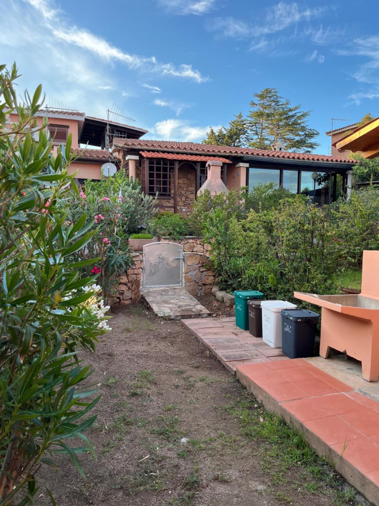 Casa Sviluppata Su Due Piani Con Doppia Veranda E Parcheggio Privato San Teodoro  Exteriér fotografie