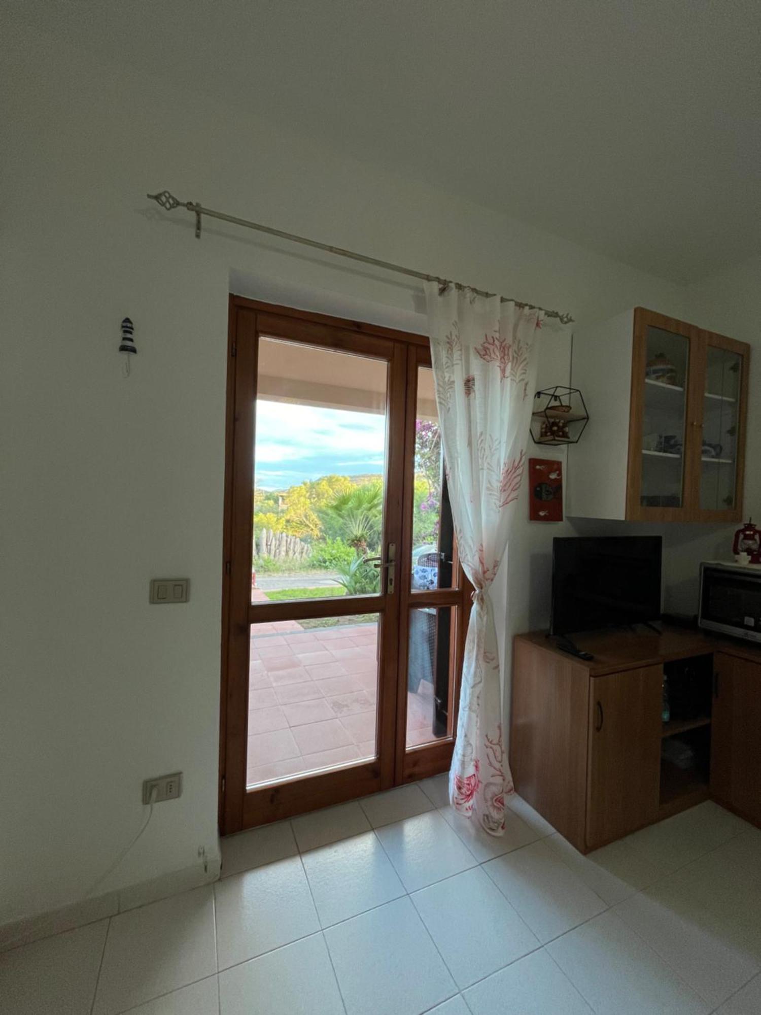 Casa Sviluppata Su Due Piani Con Doppia Veranda E Parcheggio Privato San Teodoro  Exteriér fotografie