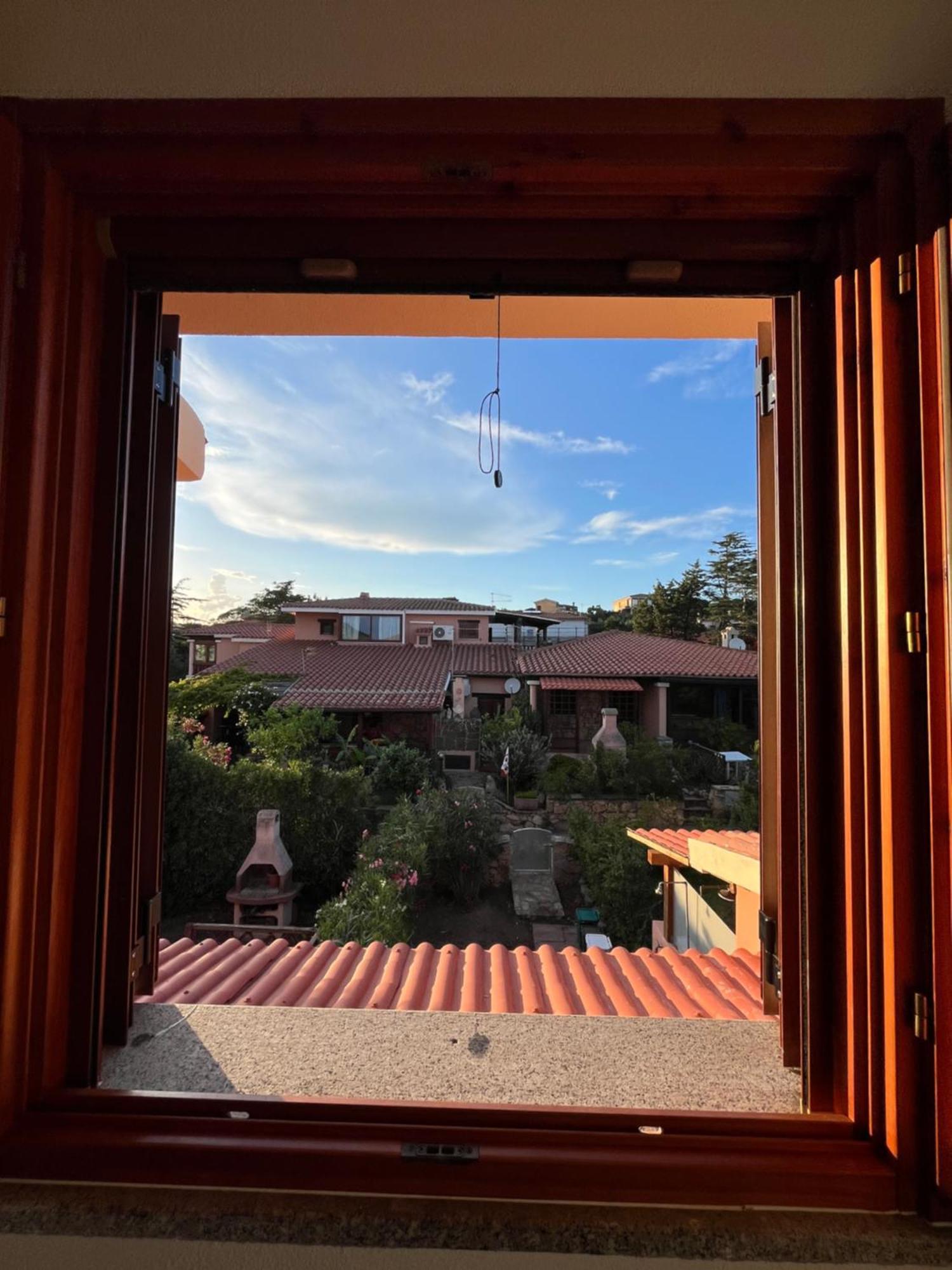 Casa Sviluppata Su Due Piani Con Doppia Veranda E Parcheggio Privato San Teodoro  Exteriér fotografie