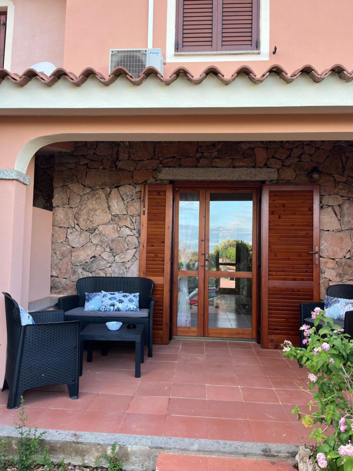 Casa Sviluppata Su Due Piani Con Doppia Veranda E Parcheggio Privato San Teodoro  Exteriér fotografie