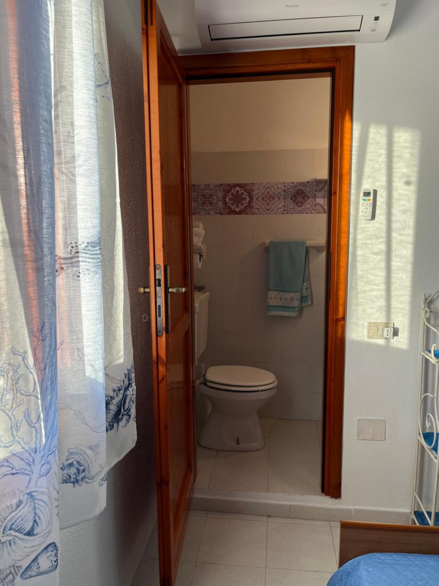 Casa Sviluppata Su Due Piani Con Doppia Veranda E Parcheggio Privato San Teodoro  Exteriér fotografie