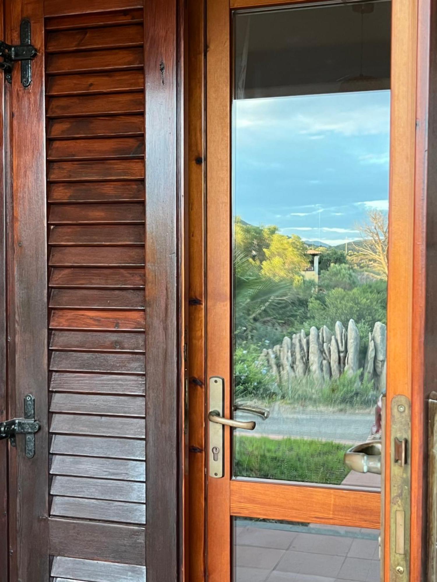 Casa Sviluppata Su Due Piani Con Doppia Veranda E Parcheggio Privato San Teodoro  Exteriér fotografie