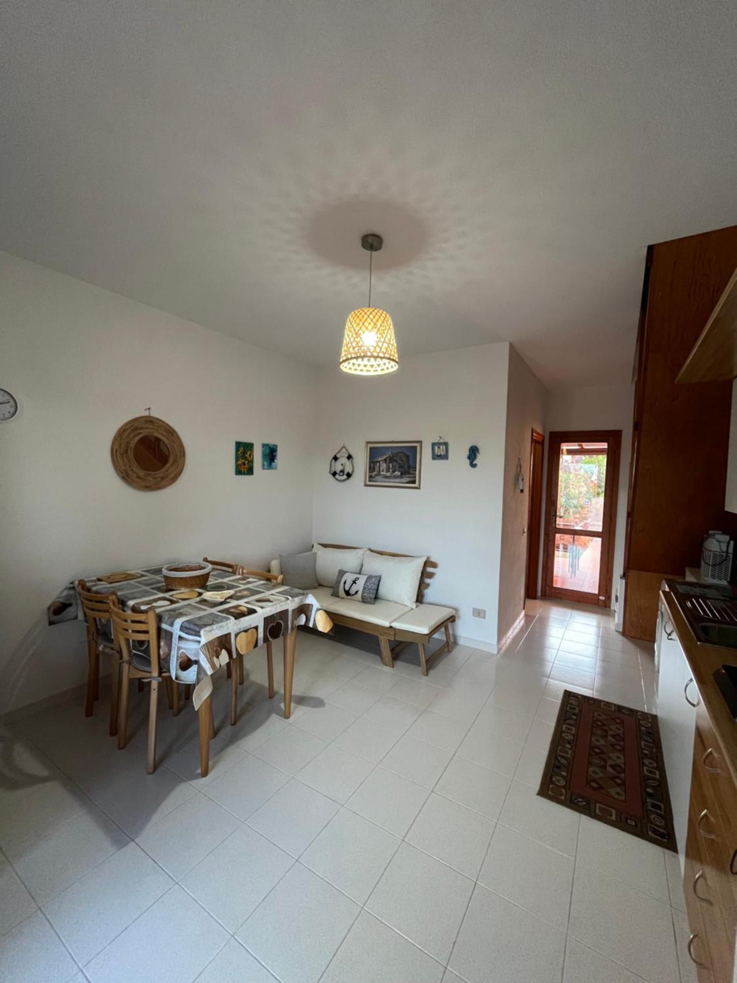 Casa Sviluppata Su Due Piani Con Doppia Veranda E Parcheggio Privato San Teodoro  Exteriér fotografie