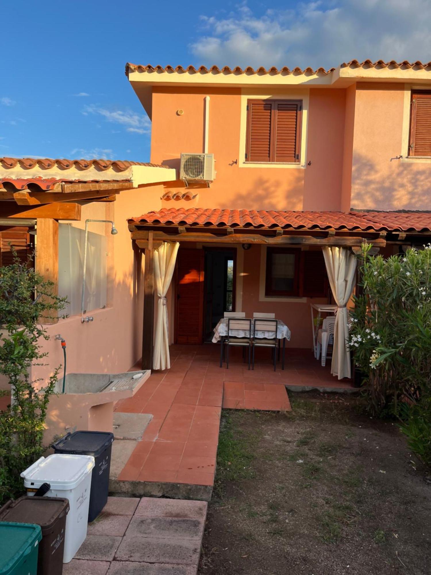 Casa Sviluppata Su Due Piani Con Doppia Veranda E Parcheggio Privato San Teodoro  Exteriér fotografie