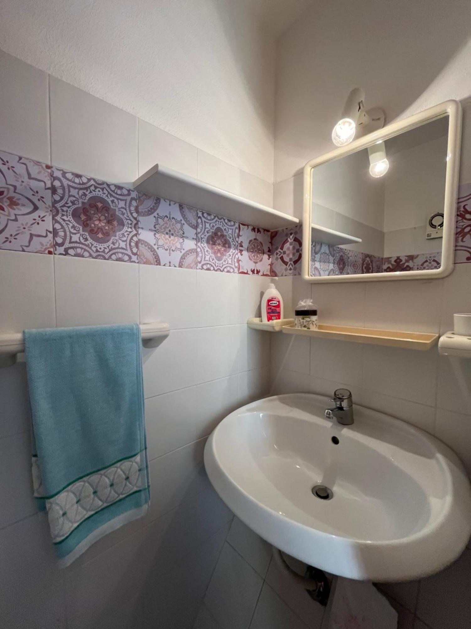 Casa Sviluppata Su Due Piani Con Doppia Veranda E Parcheggio Privato San Teodoro  Exteriér fotografie