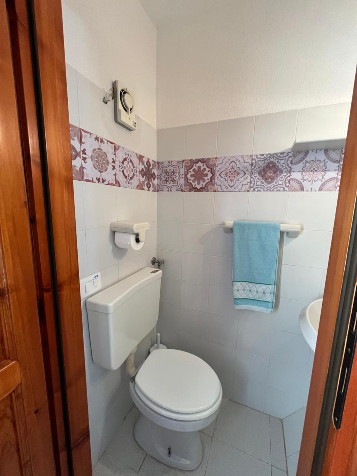 Casa Sviluppata Su Due Piani Con Doppia Veranda E Parcheggio Privato San Teodoro  Exteriér fotografie