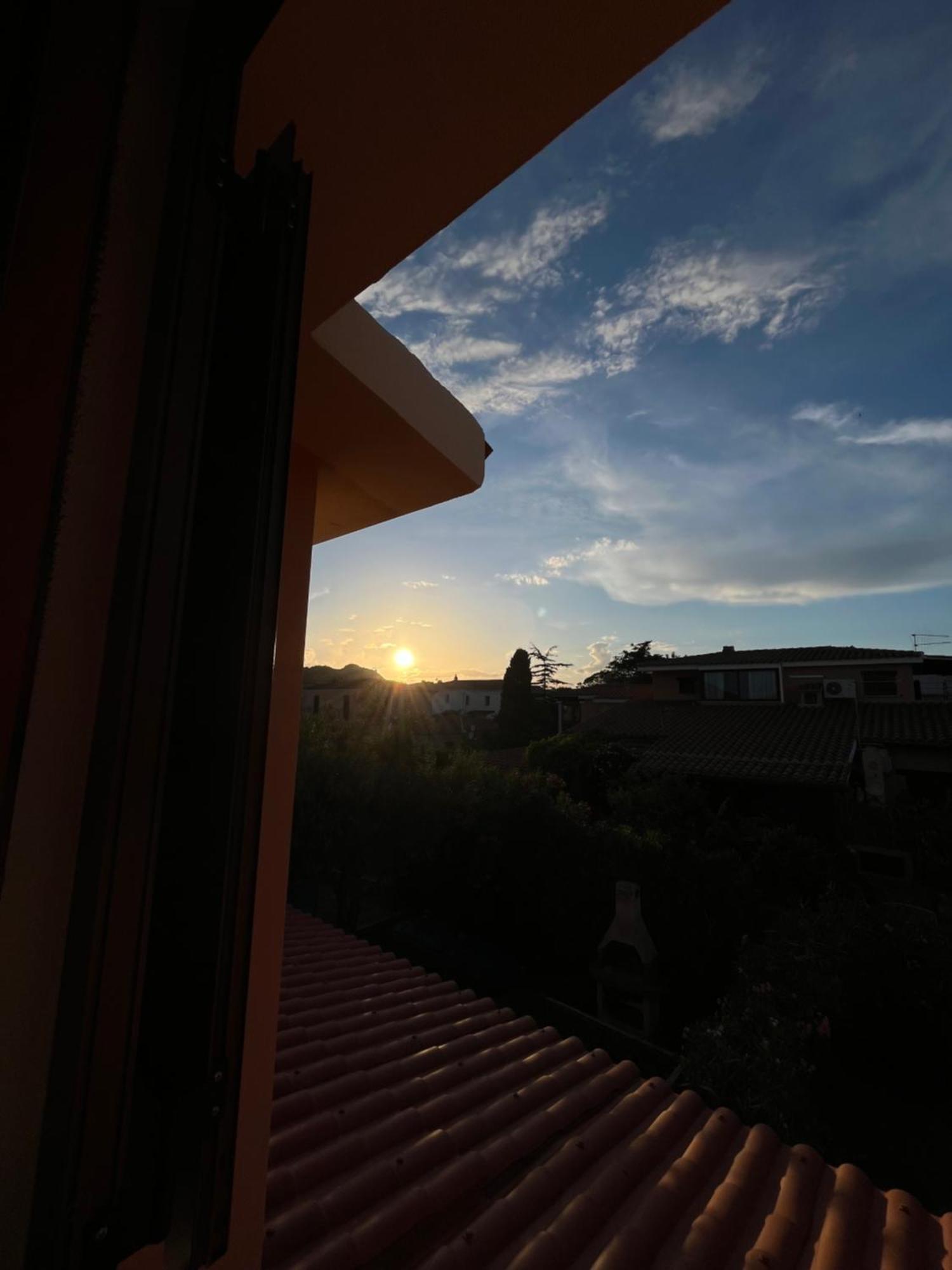 Casa Sviluppata Su Due Piani Con Doppia Veranda E Parcheggio Privato San Teodoro  Exteriér fotografie