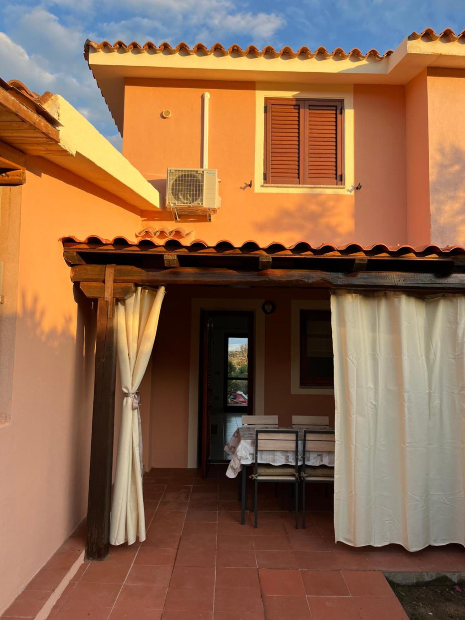 Casa Sviluppata Su Due Piani Con Doppia Veranda E Parcheggio Privato San Teodoro  Exteriér fotografie